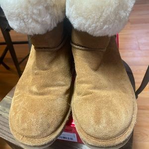 Used Bearpaw boots size 11 women